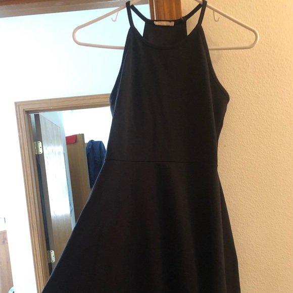 Beautiful casual dress for going out with friends, dinner parties, and more! - Picture 3 of 7